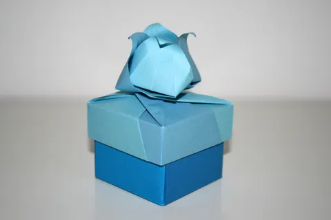 Flower box by Tomoko Fuse