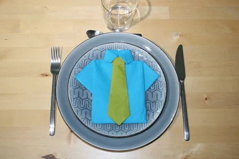 Shirt and tie napkin fold